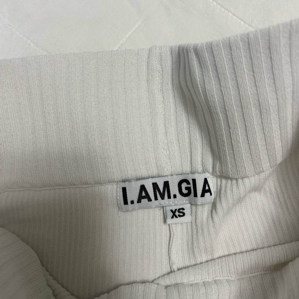 I AM GIA stretchy white pants.